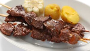 Receta de Anticuchos de Corazón de Res Peruanos